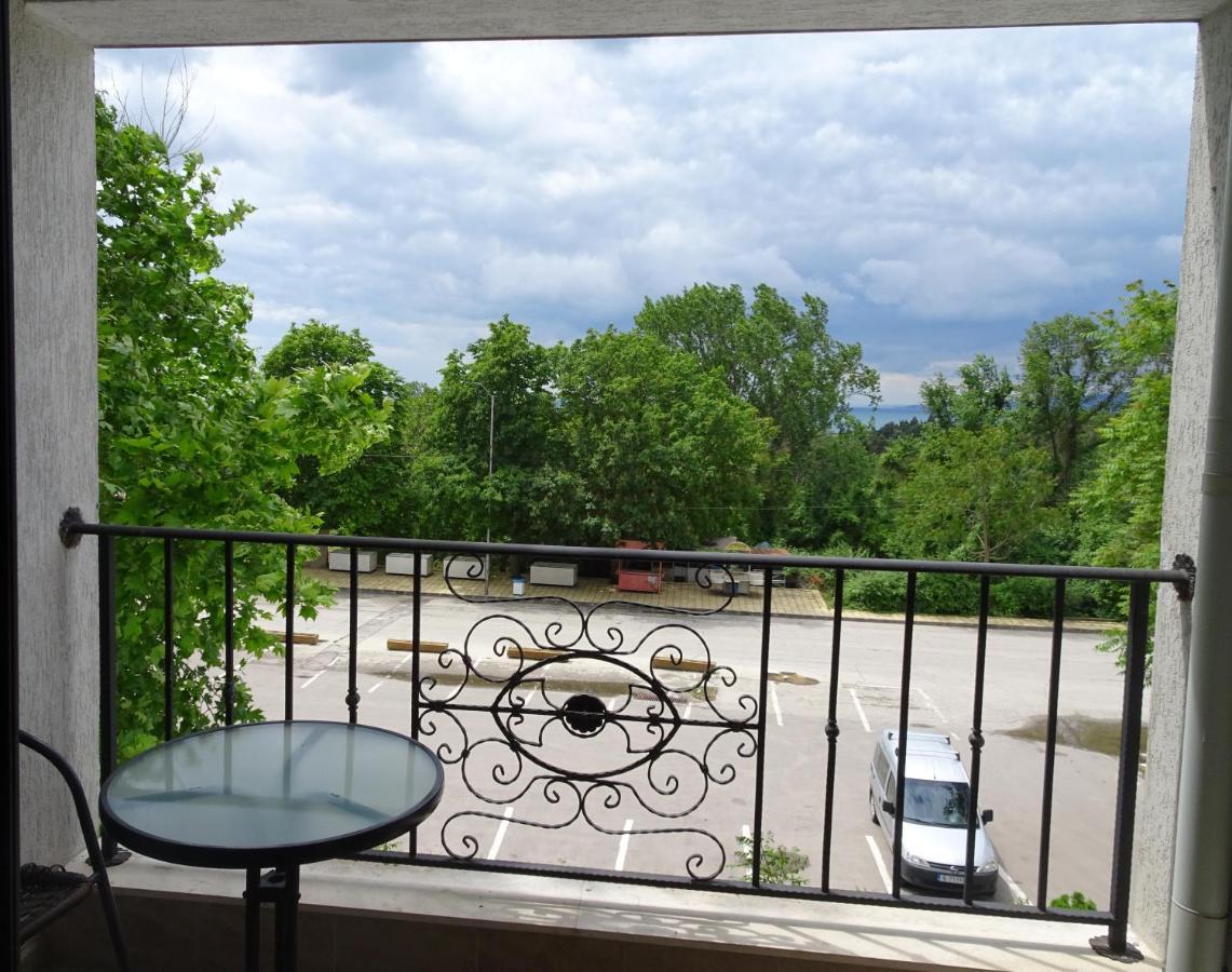 Private Apartments In White Rock Castle Балчик Екстериор снимка