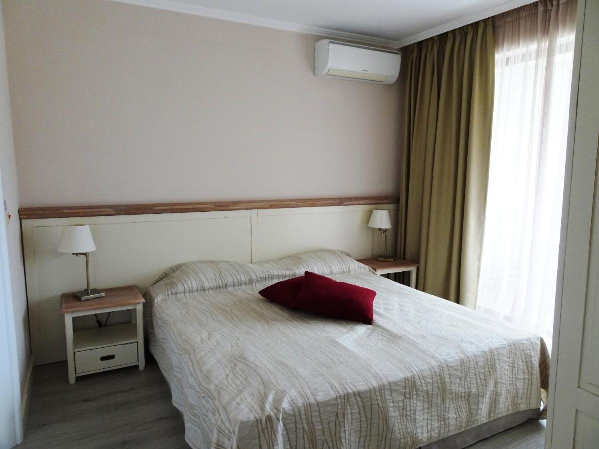 Private Apartments In White Rock Castle Балчик Екстериор снимка