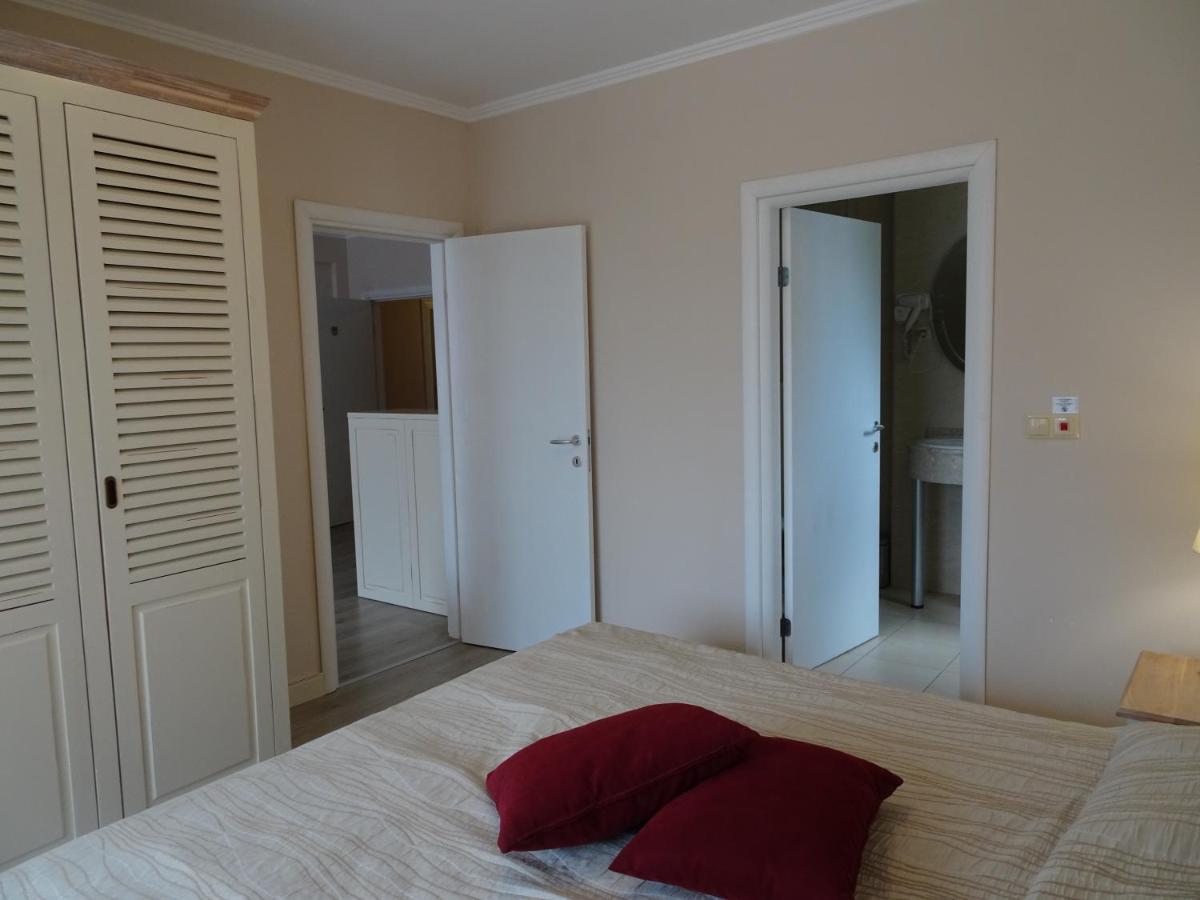 Private Apartments In White Rock Castle Балчик Екстериор снимка