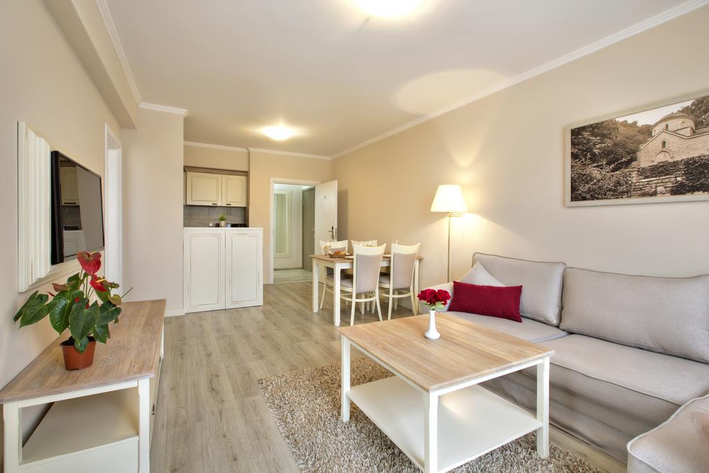 Private Apartments In White Rock Castle Балчик Стая снимка