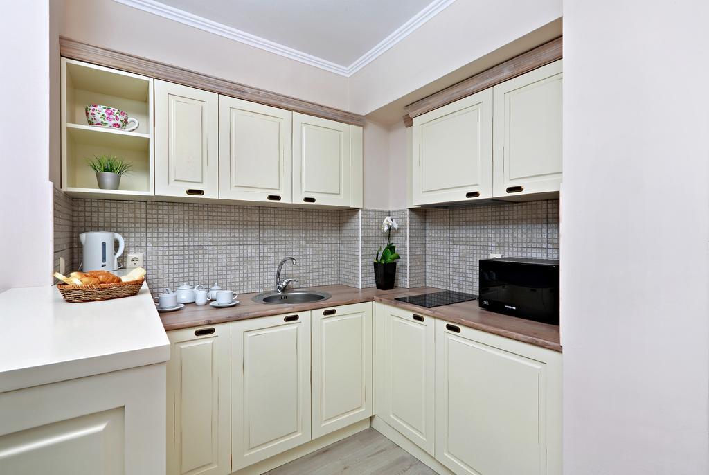 Private Apartments In White Rock Castle Балчик Стая снимка