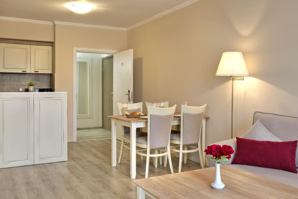 Private Apartments In White Rock Castle Балчик Екстериор снимка